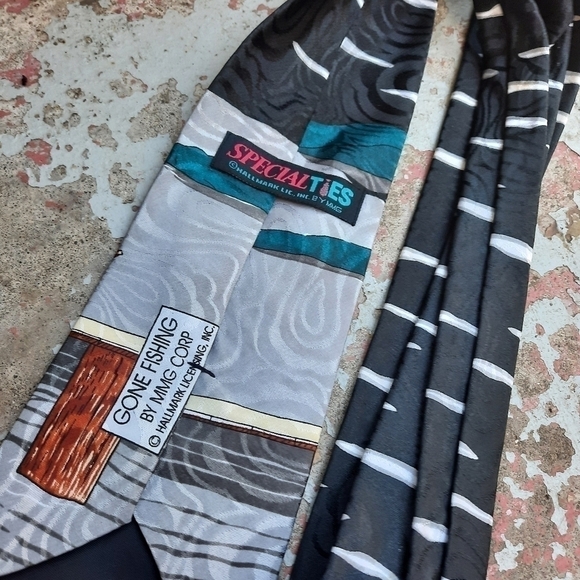 Gone fishing hallmark tie - Picture 3 of 3